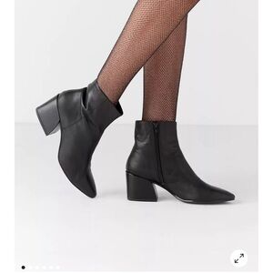 Vagabond Olivia black leather boots